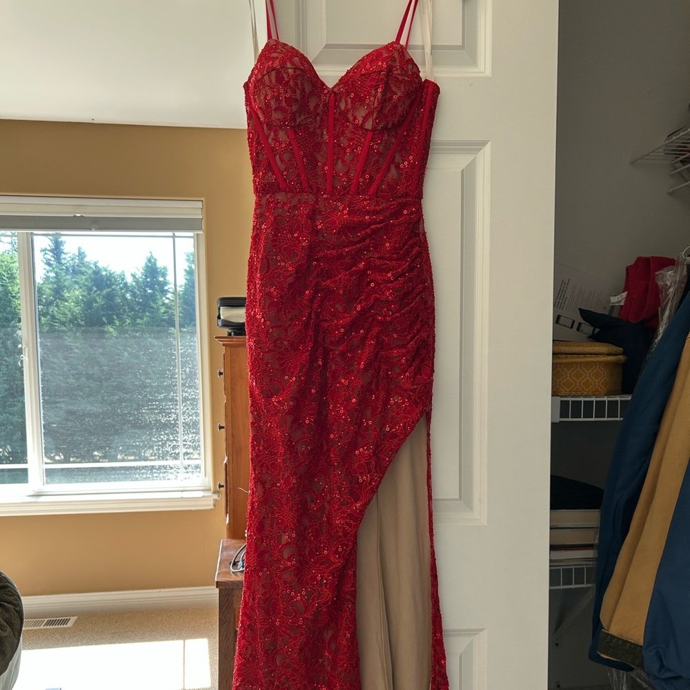 Chic Red Lace Evening Dress